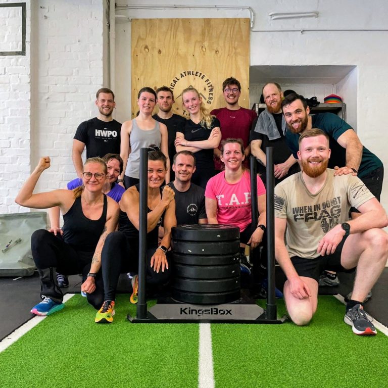 Teilnehmende eines Kleingruppenkurses bei Tactical Athlete Fitness in Kiel